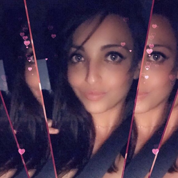 Meet your Posher, Gabby - Picture 2 of 2